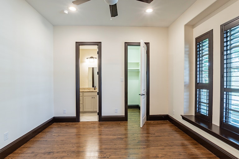 Photo 19 of 28 - 723 Brookstone Dr, Irving, TX 75039