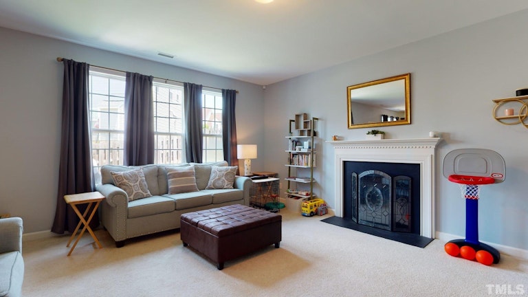 Photo 5 of 40 - 6209 Sparkling Brook Dr, Raleigh, NC 27616