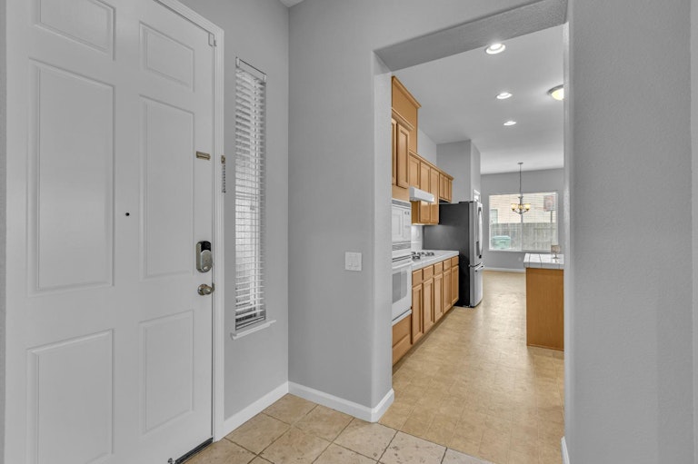 Photo 5 of 55 - 7831 Lahontan Ct, Sacramento, CA 95829