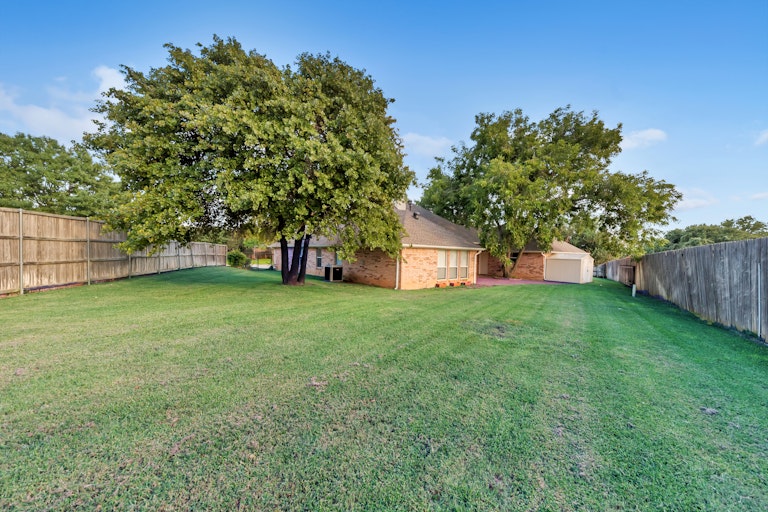 Photo 35 of 35 - 8800 Thorndale Ct, North Richland Hills, TX 76182
