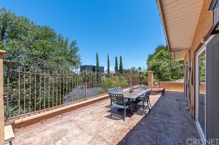 Photo 26 of 35 - 4705 Sophia Ave, Encino, CA 91436