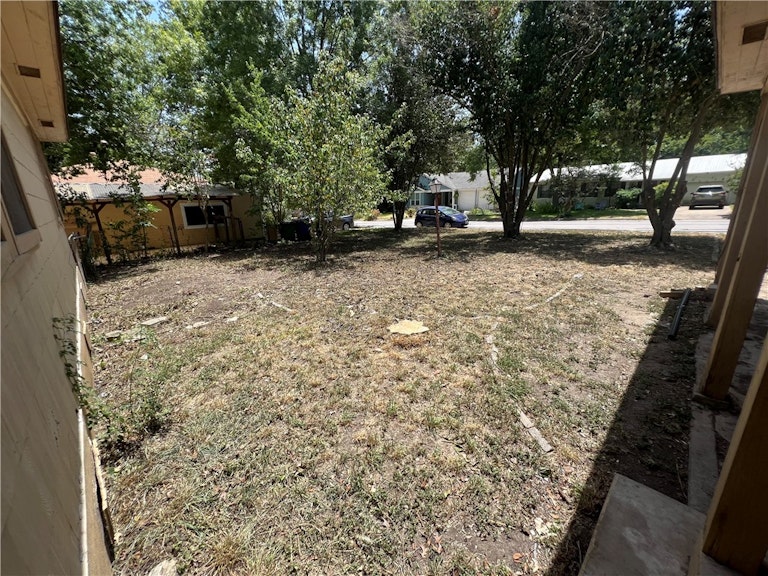 Photo 3 of 37 - 1800 Alguno Rd, Austin, TX 78757