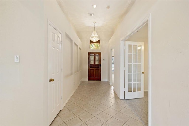 Photo 8 of 28 - 8904 Lakewood Dr, Irving, TX 75063