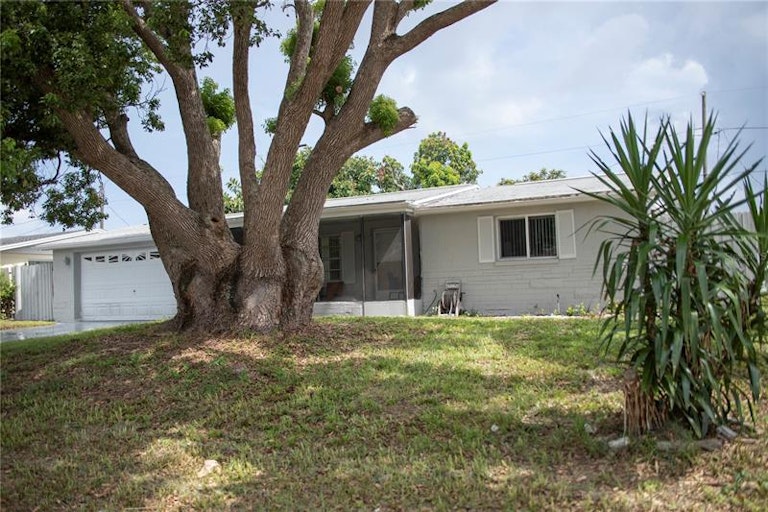 Photo 4 of 72 - 5121 Dove Dr, New Port Richey, FL 34652