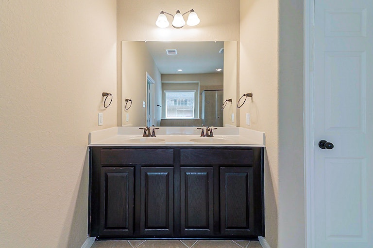 Photo 21 of 35 - 13707 Parkers Cove Ct, Houston, TX 77044