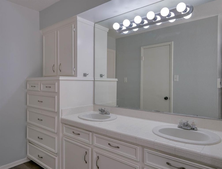 Photo 14 of 27 - 13411 Ravensway Dr, Cypress, TX 77429