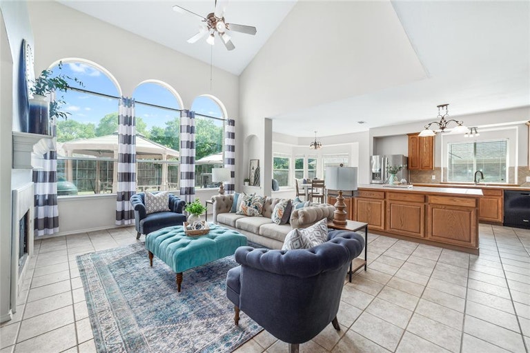 Photo 9 of 40 - 3115 Reagenea Dr, Wylie, TX 75098