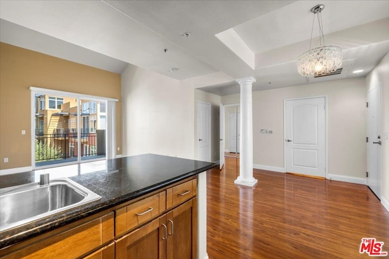 Photo 3 of 20 - 4060 Glencoe Ave #308, Marina Del Rey, CA 90292