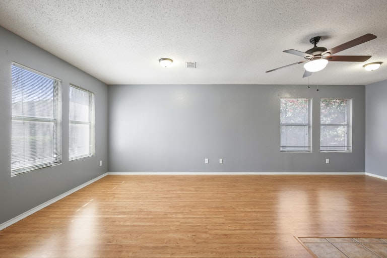 Photo 7 of 28 - 3854 Steeplechase Dr, Fort Worth, TX 76123