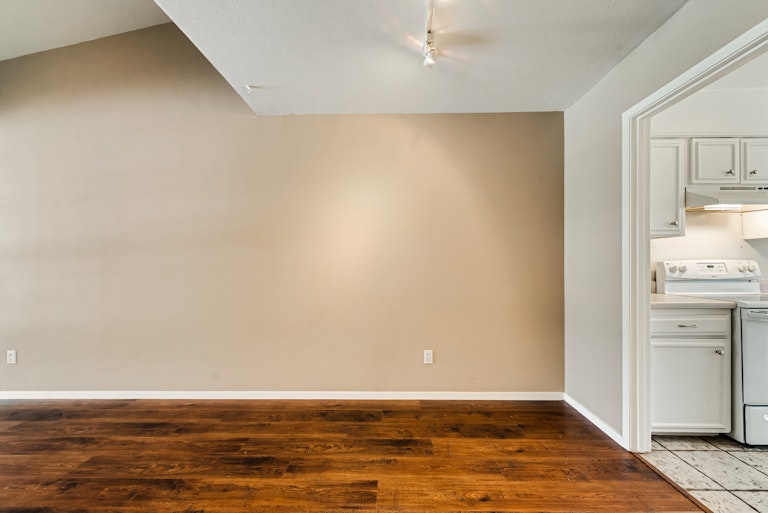 Photo 18 of 32 - 13740 Flagstone Ln, Dallas, TX 75240