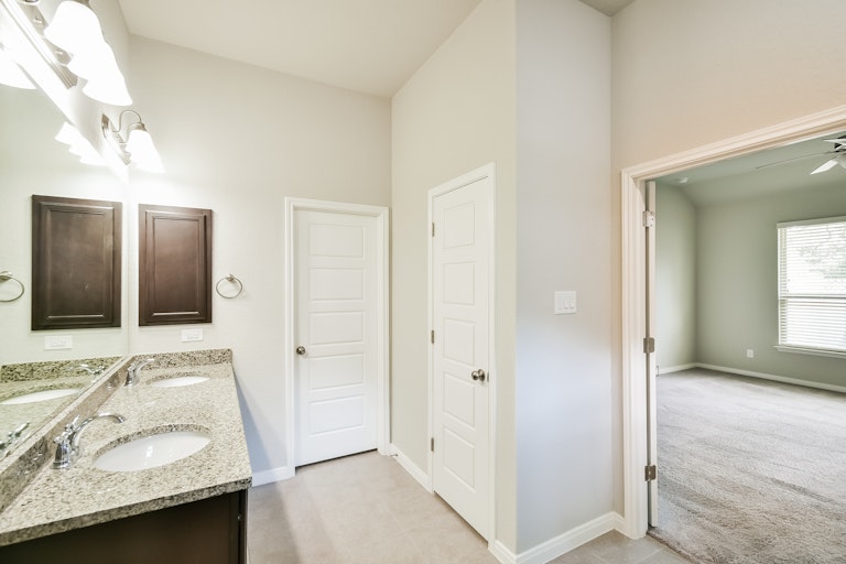 Photo 16 of 25 - 430 Pecan Mdws, New Braunfels, TX 78130