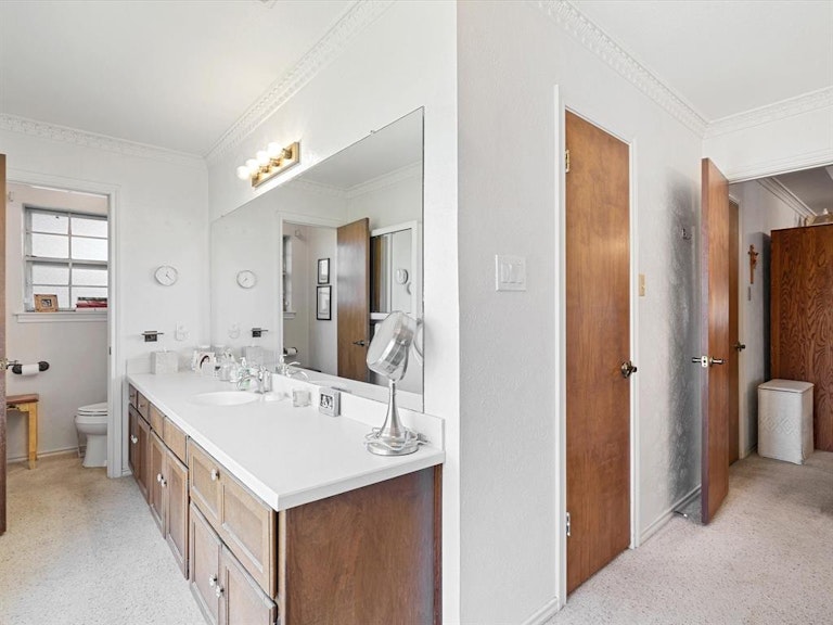 Photo 24 of 40 - 5601 Oakmont Ln, Fort Worth, TX 76112