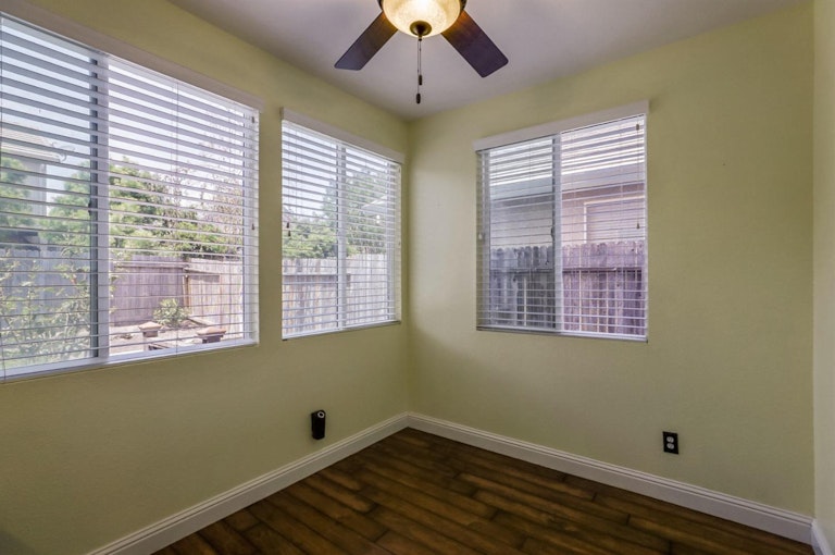 Photo 23 of 54 - 5071 Tuckerman Way, Sacramento, CA 95835