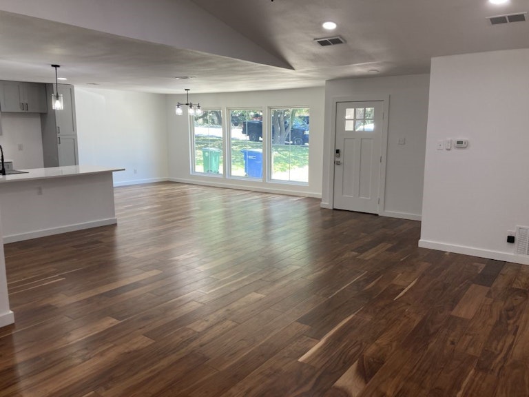 Photo 12 of 26 - 7210 Lunar Dr, Austin, TX 78745