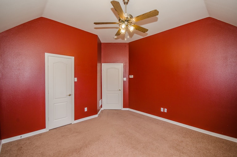 Photo 23 of 38 - 1320 Rusticwood Dr, Desoto, TX 75115