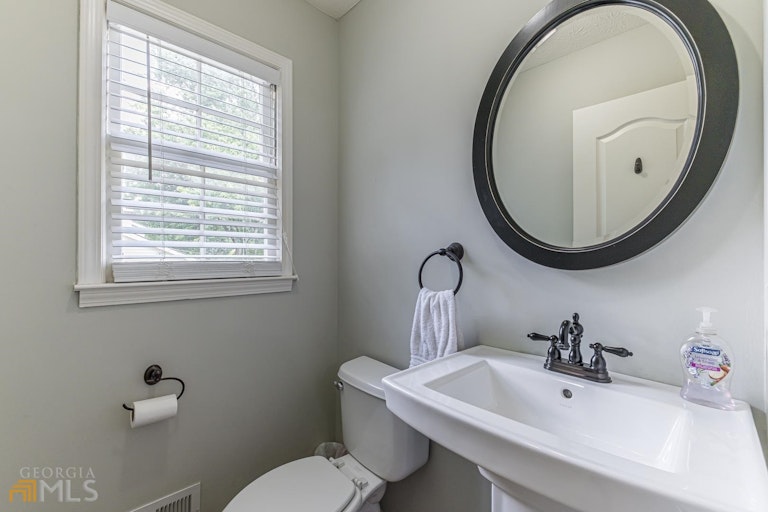Photo 21 of 40 - 2899 Bruckner Blvd, Snellville, GA 30078