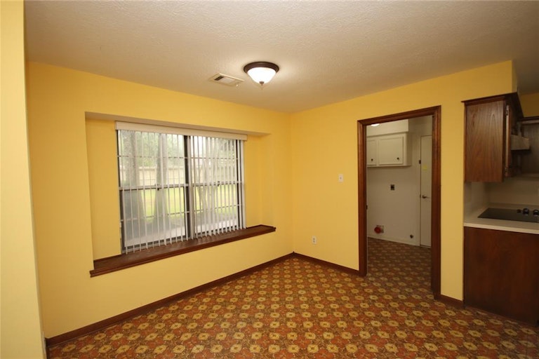 Photo 11 of 31 - 7507 Renmark Ln, Houston, TX 77070