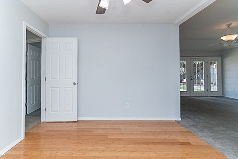 Photo 19 of 25 - 2811 Ashbury Dr, Arlington, TX 76015