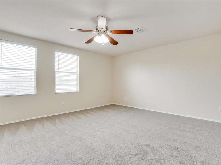 Photo 15 of 25 - 1604 Diamond Lake Trl, Justin, TX 76247