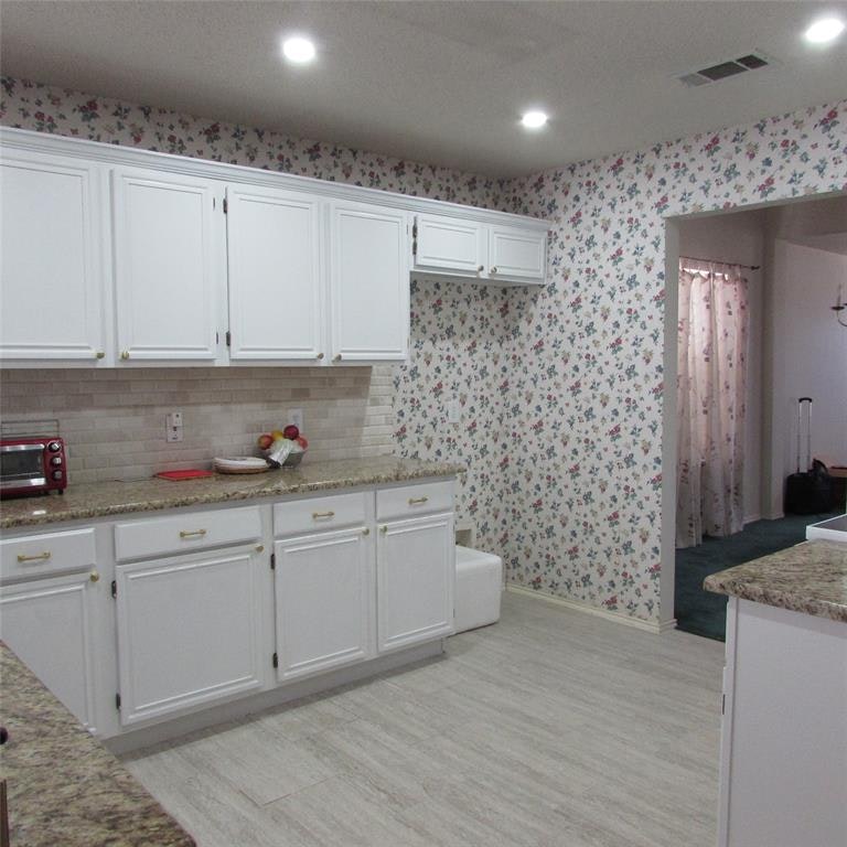 Photo 7 of 32 - 1345 Mill Wood Ln, Garland, TX 75040