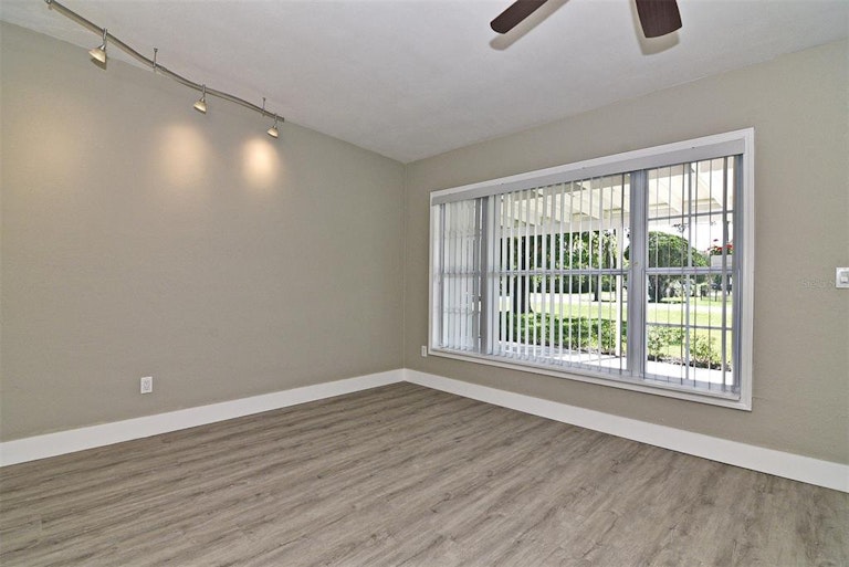 Photo 6 of 40 - 2201 Murdock Blvd, Orlando, FL 32817