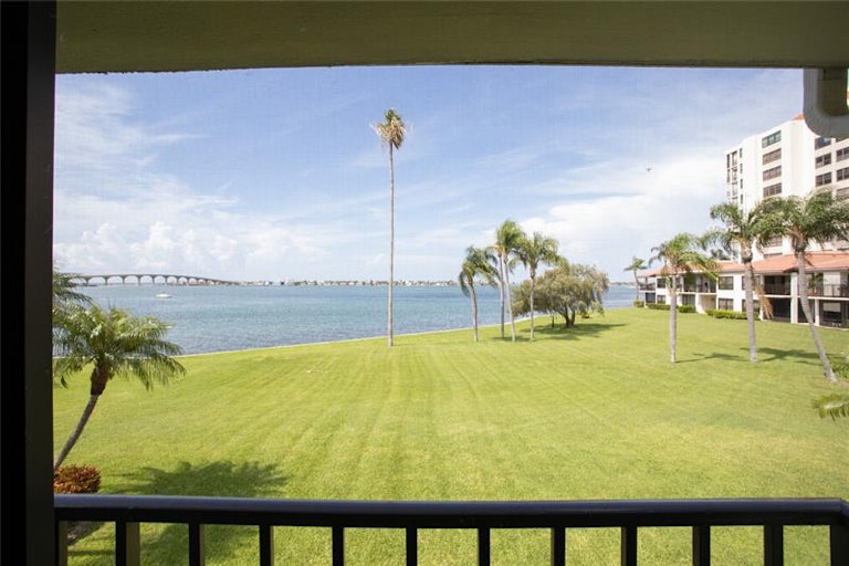 Photo 6 of 32 - 6295 Bahia Del Mar Cir #213, Saint Petersburg, FL 33715