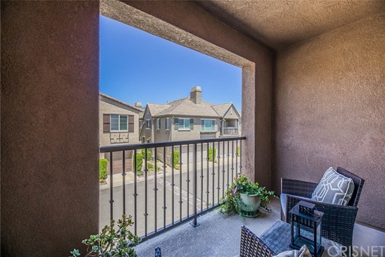 Photo 19 of 26 - 19326 Opal Ln #326, Santa Clarita, CA 91350