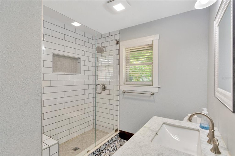 Photo 23 of 29 - 4913 N Suwanee Ave, Tampa, FL 33603