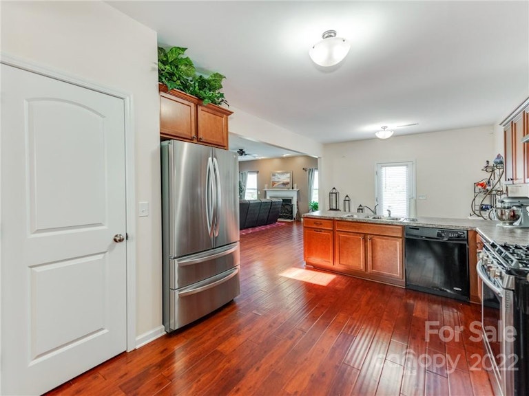Photo 17 of 39 - 8112 Dumphries Dr, Huntersville, NC 28078