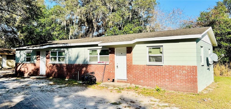 Photo 4 of 12 - 10115 N 11th St, Tampa, FL 33612