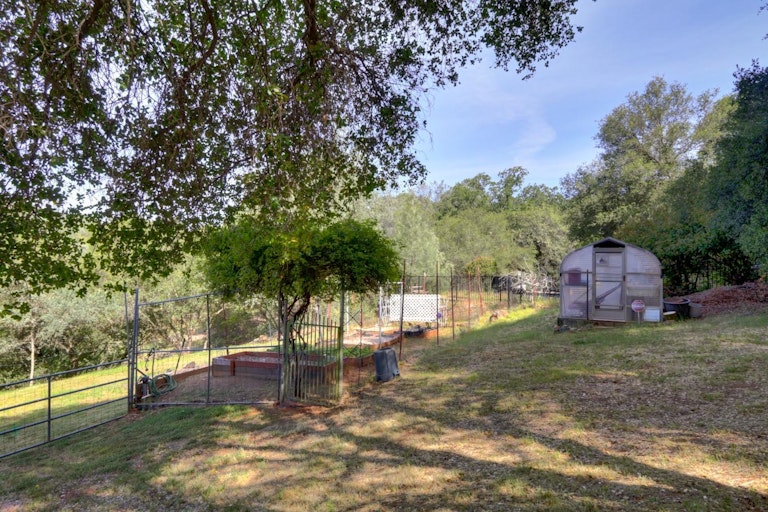 Photo 65 of 98 - 4540 Meadow Creek Rd, Placerville, CA 95667