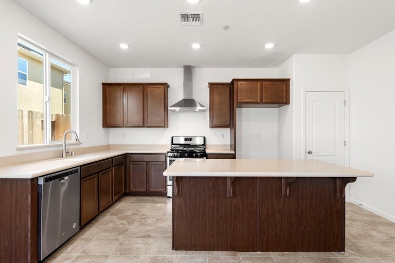 Photo 16 of 45 - 4901 Bufflehead Ln, Rocklin, CA 95677