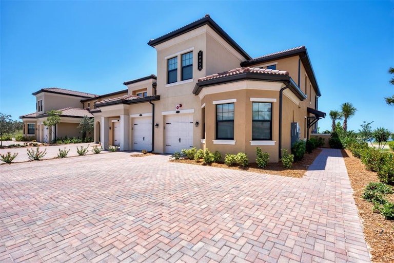 Photo 13 of 83 - 10038 Crooked Creek Dr #103, Venice, FL 34293
