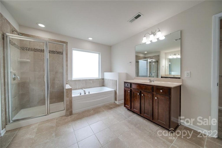 Photo 22 of 32 - 6727 Coral Rose Rd, Charlotte, NC 28277
