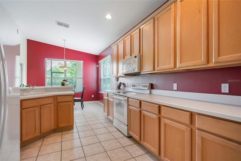 Photo 14 of 38 - 11015 Belmere Isles Ct, Windermere, FL 34786