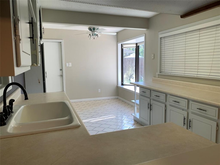 Photo 10 of 20 - 3509 Cedarcrest Dr, Pasadena, TX 77503