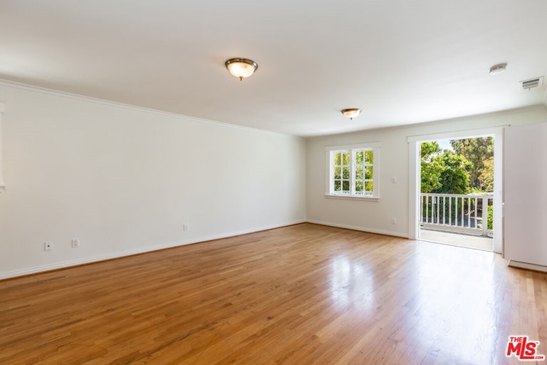 Photo 18 of 53 - 4957 W Melrose Hl, Los Angeles, CA 90029