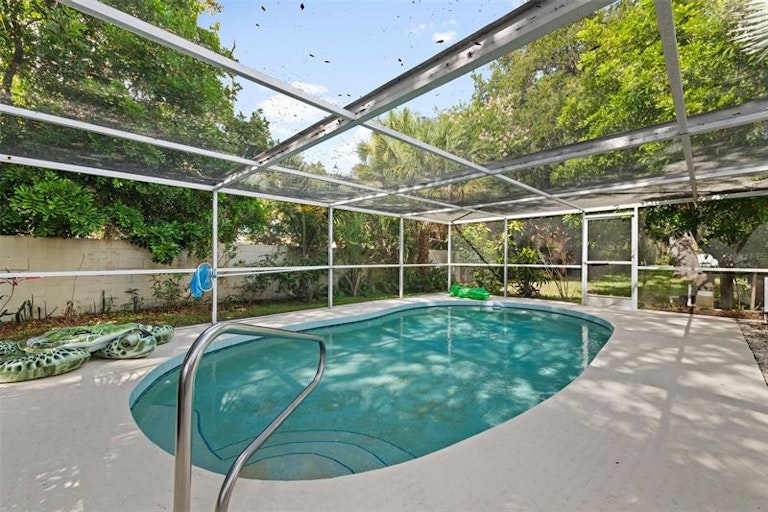 Photo 29 of 41 - 2331 Terry Ln, Sarasota, FL 34231