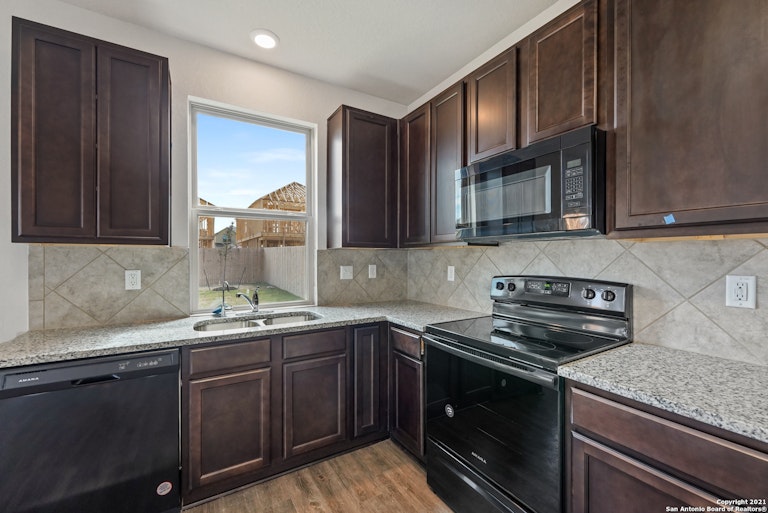 Photo 10 of 19 - 9311 Somers Bnd, San Antonio, TX 78211