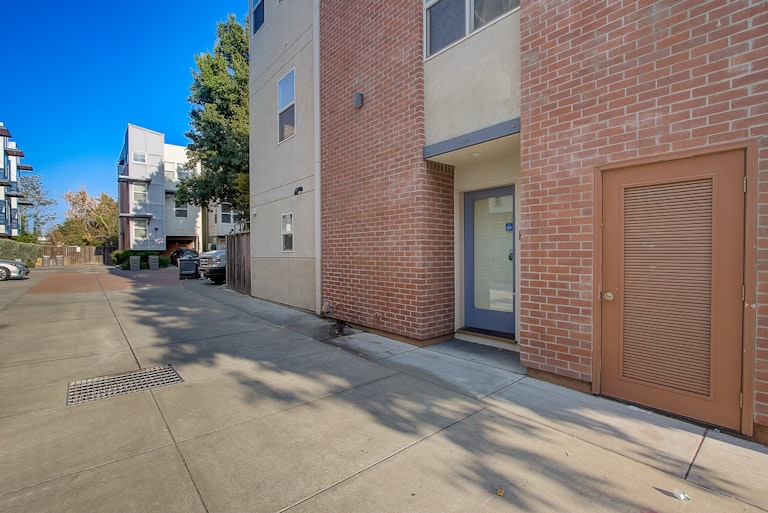 Photo 10 of 29 - 269 3rd St, West Sacramento, CA 95605