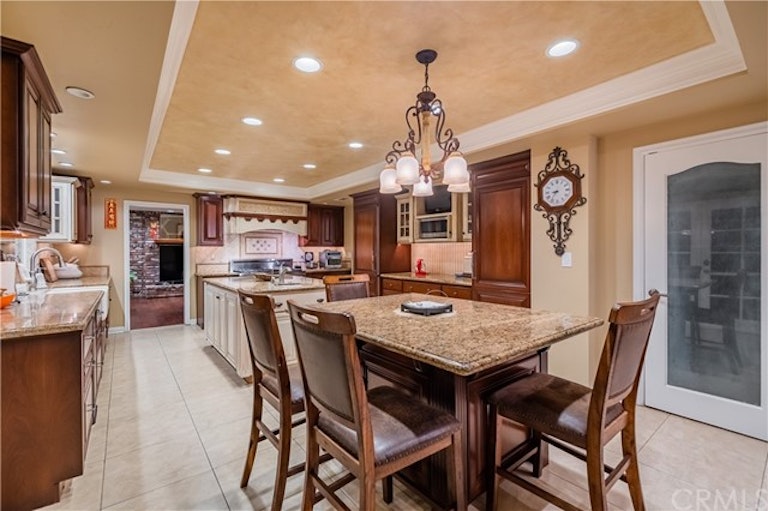 Photo 14 of 59 - 2899 N Monte Verde Dr, Covina, CA 91724