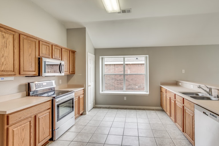 Photo 4 of 25 - 110 Lonesome Dove Ln, Forney, TX 75126