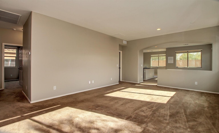 Photo 8 of 28 - 8121 S 23rd Dr, Phoenix, AZ 85041