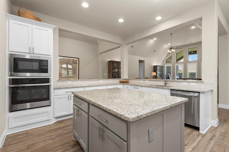 Photo 21 of 40 - 21426 Chestnut Rose Rd, Tomball, TX 77377