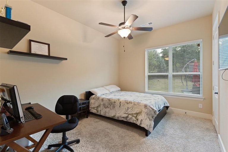 Photo 22 of 40 - 1041 Wagner Way, Lantana, TX 76226