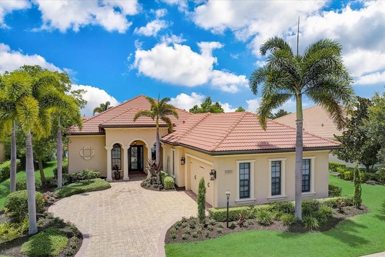 Photo 1 of 35 - 14722 Secret Harbor Pl, Lakewood Ranch, FL 34202