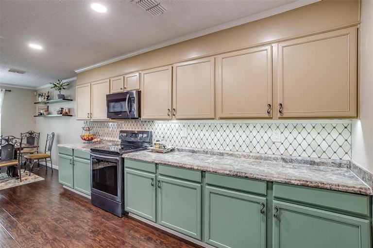 Photo 8 of 33 - 1235 Scarlet Sage Pkwy, Burleson, TX 76028