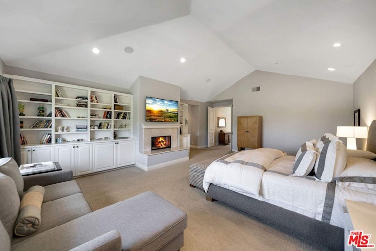 Photo 19 of 43 - 11706 Chaparal St, Los Angeles, CA 90049