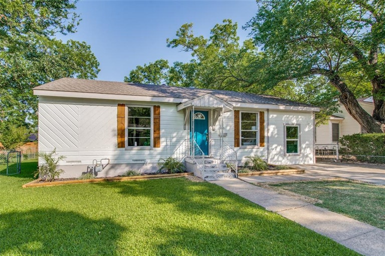 Photo 2 of 25 - 1109 Belmont Dr, Garland, TX 75040