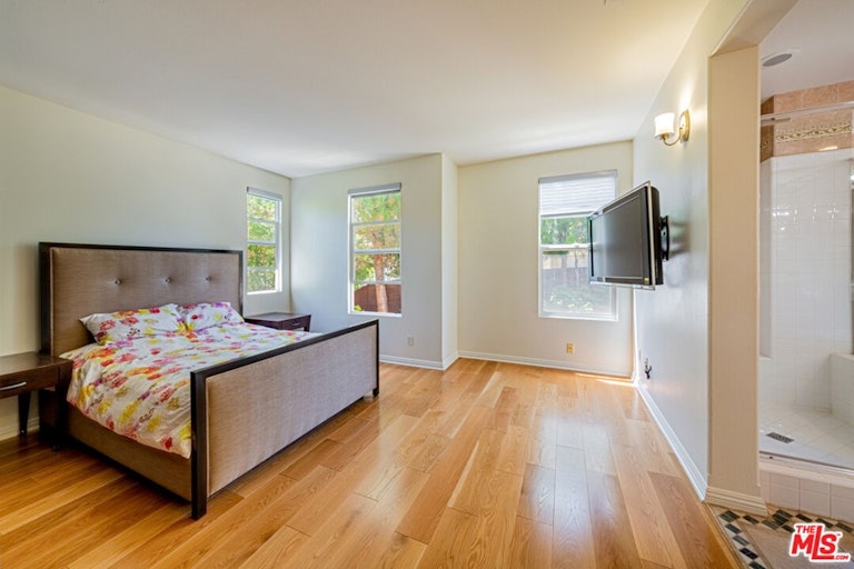 Photo 34 of 48 - 686 Milford St, Los Angeles, CA 90042